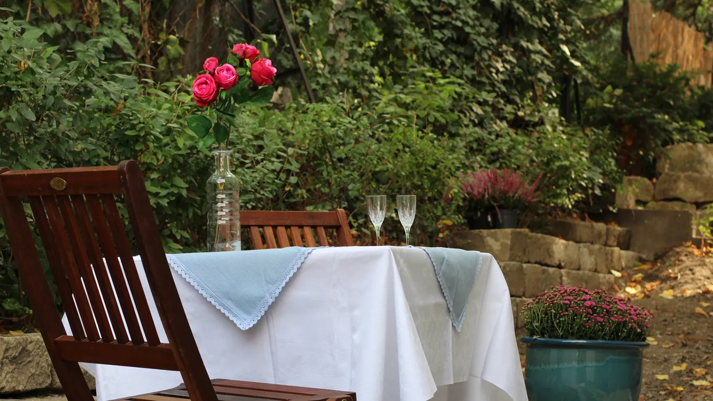 Garden table set with roses in the private garden of BudaSmile 2+1